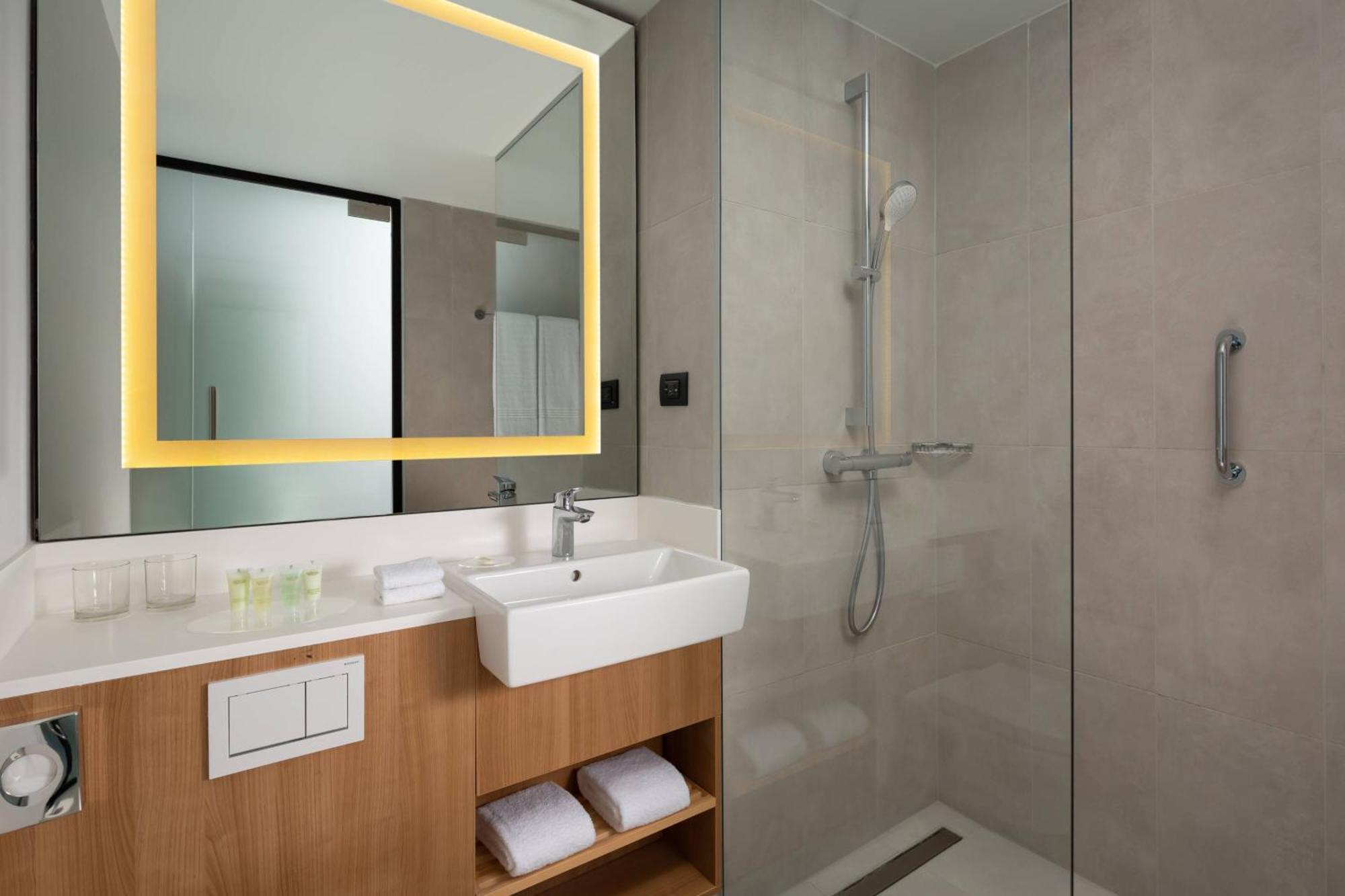 Courtyard By Marriott Bucharest Floreasca Eksteriør bilde